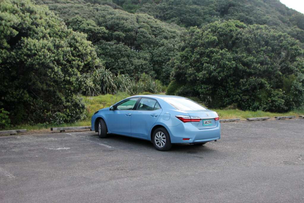 Auto auf Parkplatz